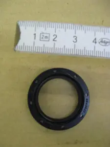 картинка Сальник со ст. вала 28х40х7 ED0012133450-S